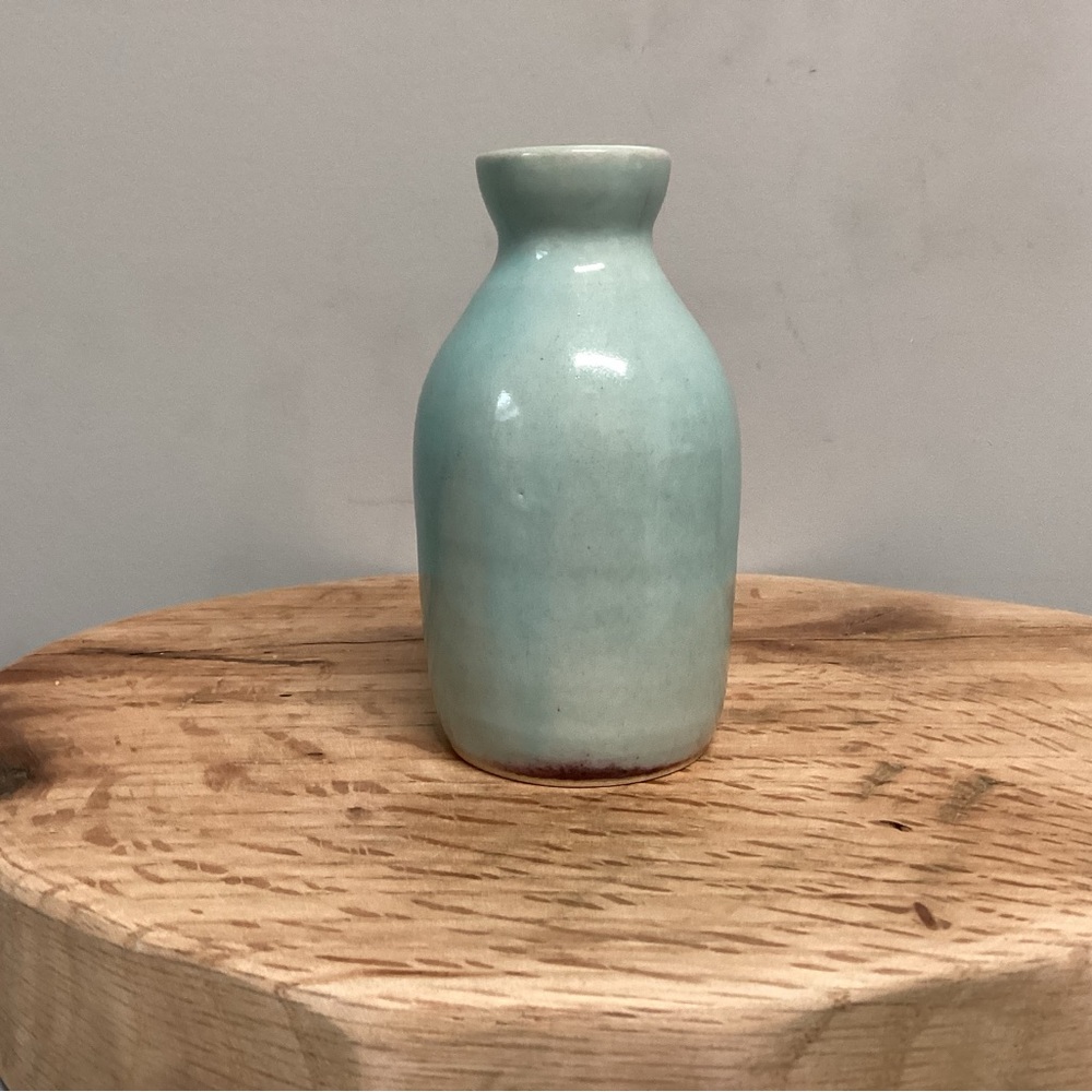 🟢 Beautiful Ceramic / Stoneware Crafted Old Fashion Milk Bottle Look Decor Vase - Picture 9 of 13